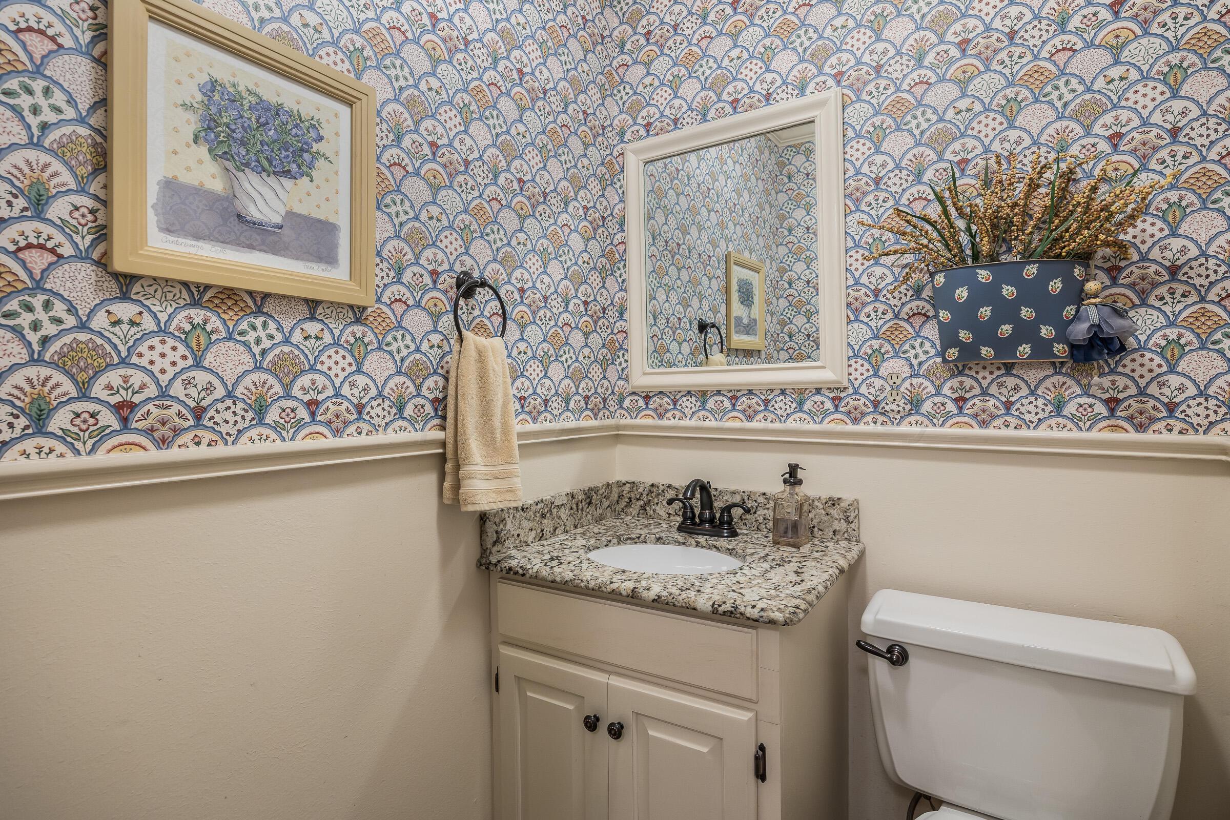 3701 South Virginia Street Amarillo, TX 79109 - Photo 35 of 43 35-Powder Room