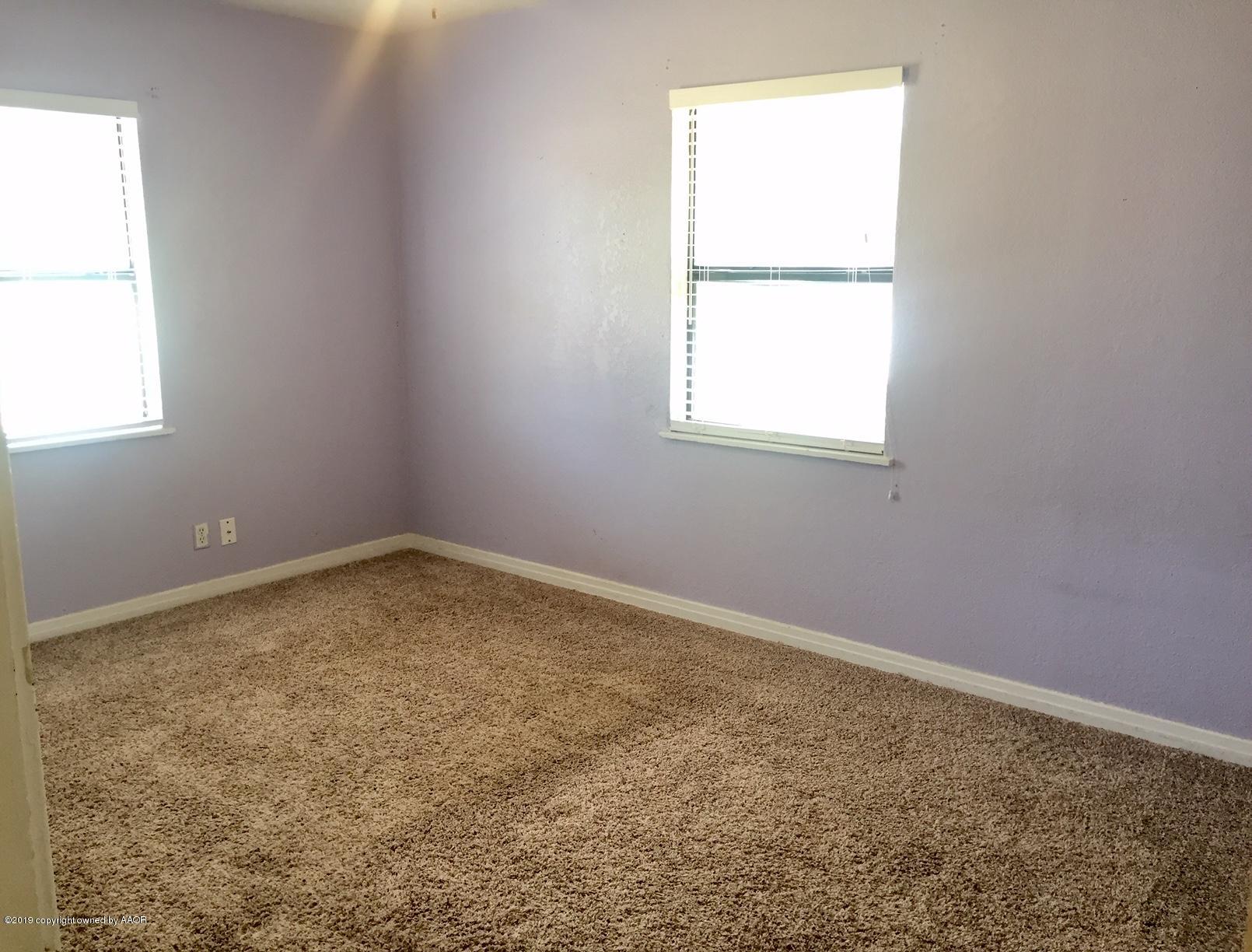 4219 South Ong Street Amarillo, TX 79110 - Photo 5 of 24 an empty room with a window