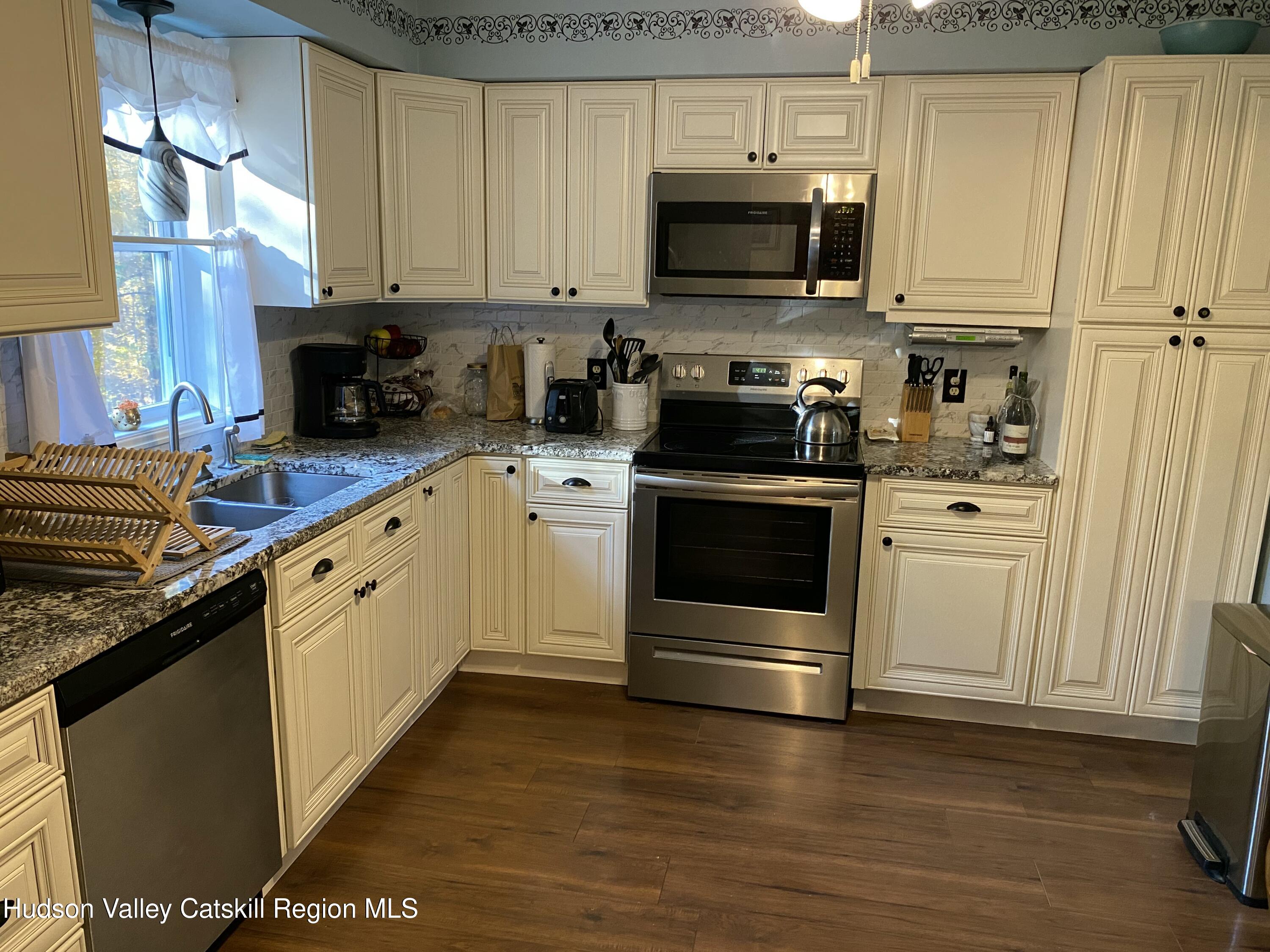 22 Beacham Road Rhinebeck, NY 12572 - Photo 8 of 38 KITCHEN STOVE-MICROWAVE