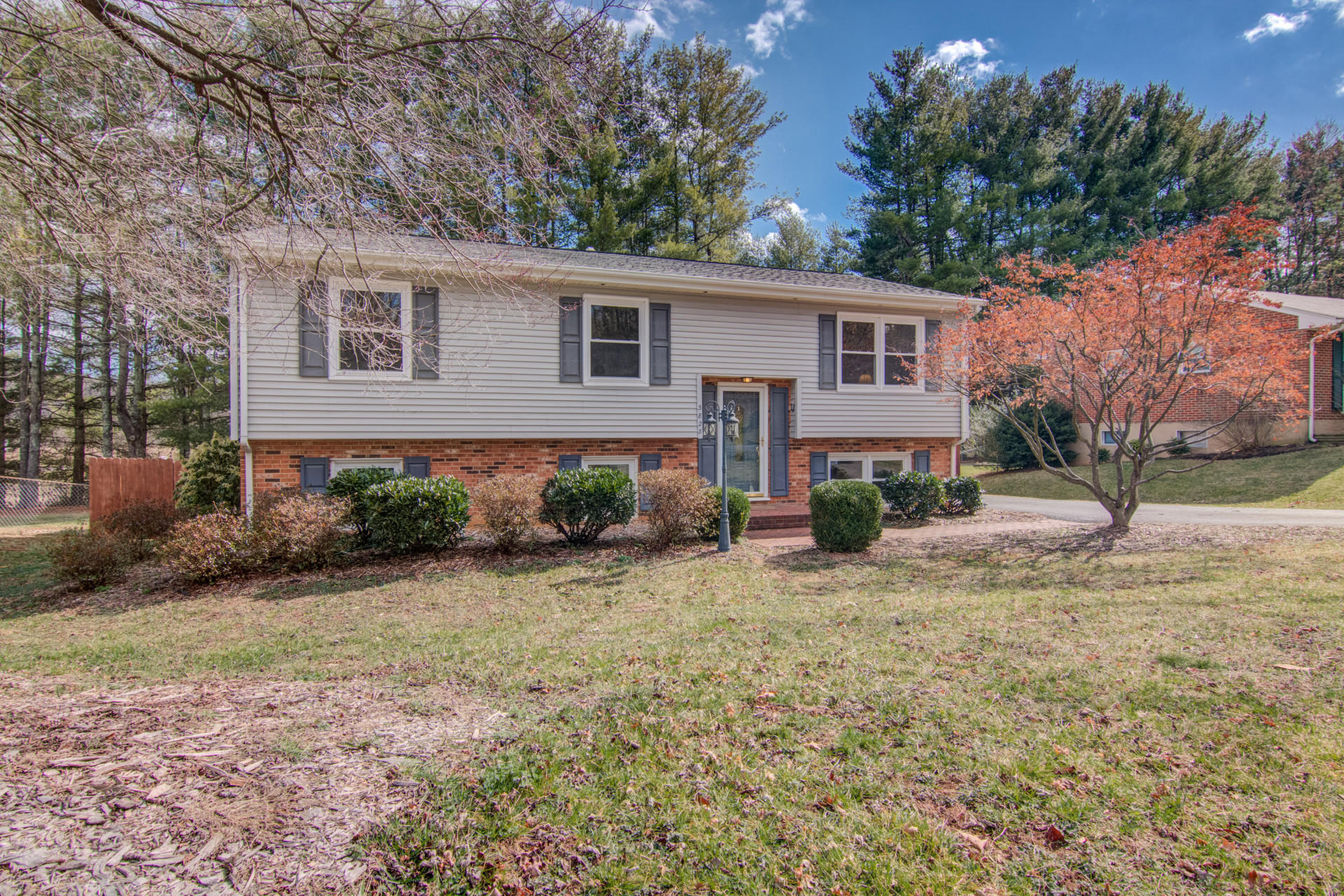 3828 Meadowlark Road Roanoke, VA 24018 - Photo 1 of 25 front