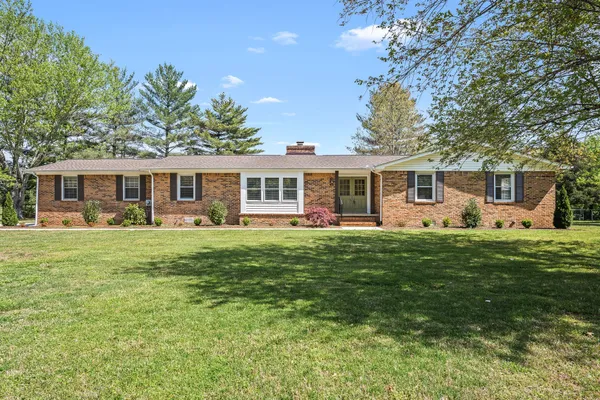 $419,900 | 906 Country Club Drive, Tullahoma, TN 37388