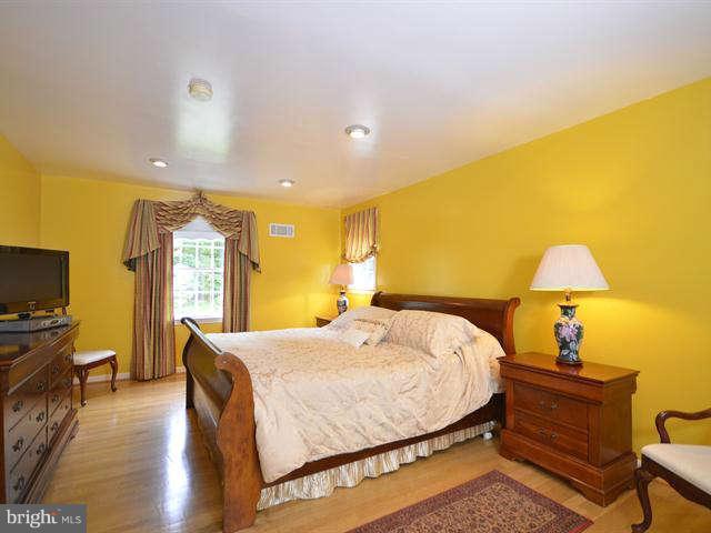 7510 Shadywood Road Bethesda, MD 20817 - Photo 15 of 30 Bedroom (Master)