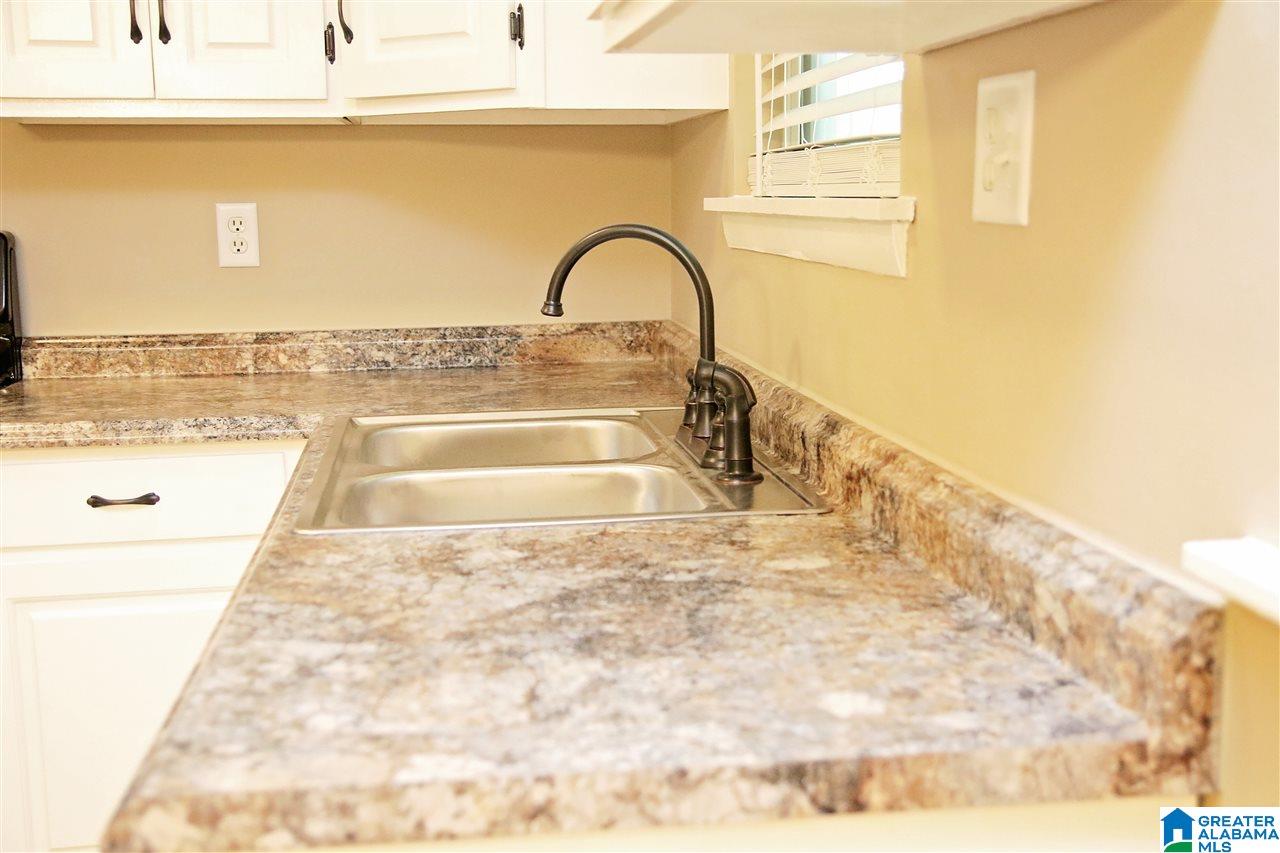 225 Pinecrest Drive Weaver, AL 36277 - Photo 5 of 40