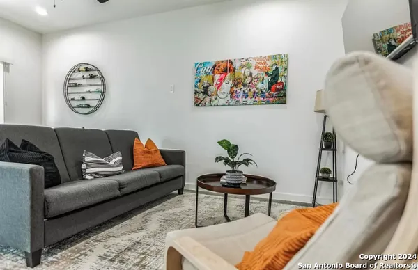 $1,950 | 939 Piedmont Avenue, San Antonio, TX 78210