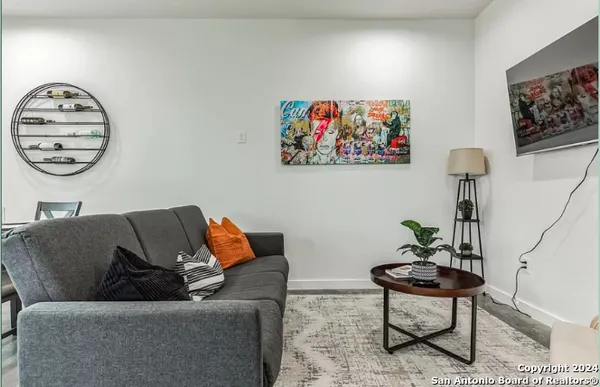 $1,950 | 939 Piedmont Avenue, San Antonio, TX 78210