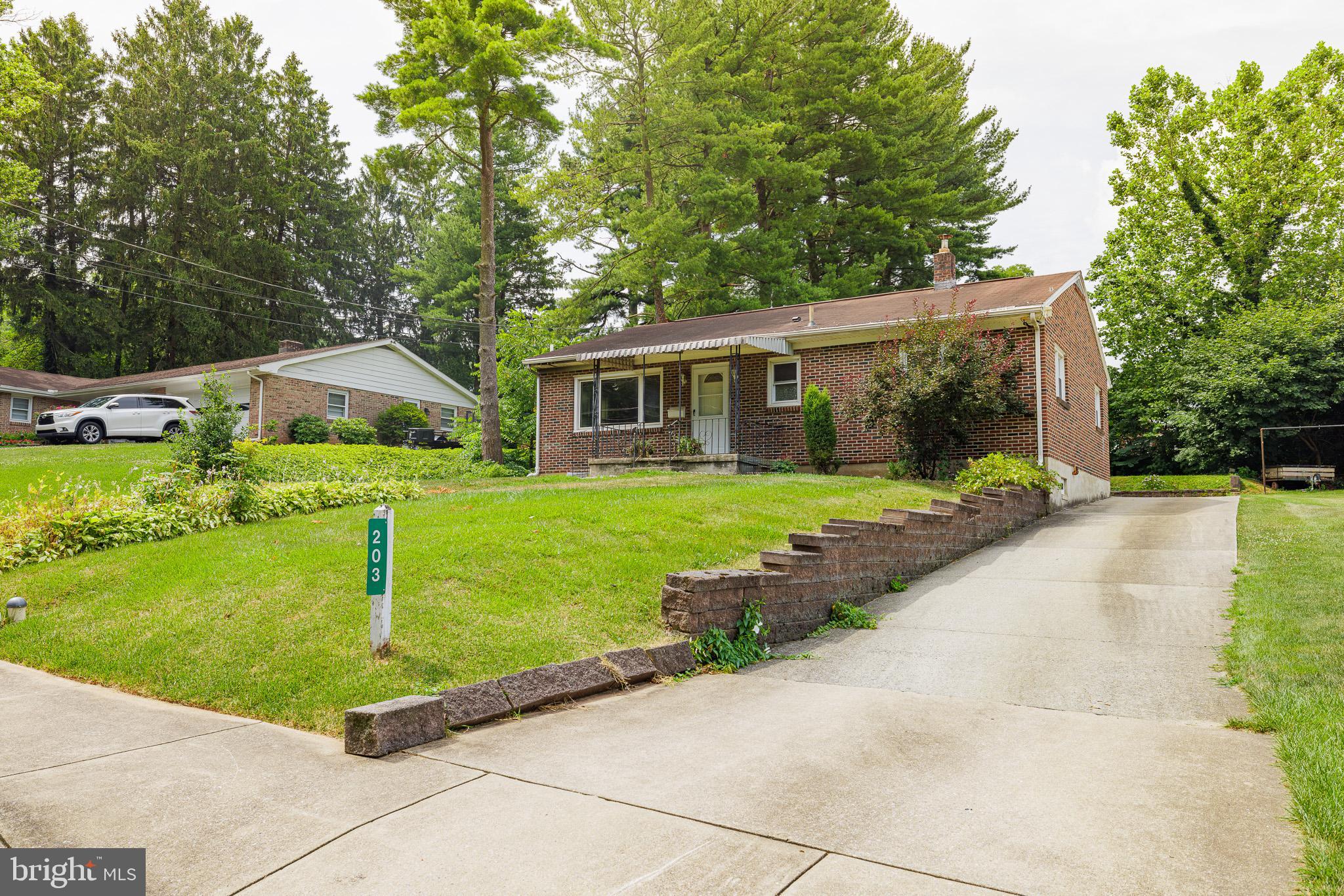 203 Hemlock Road Ephrata, PA 17522 - Photo 2 of 35 Gallery Image 2