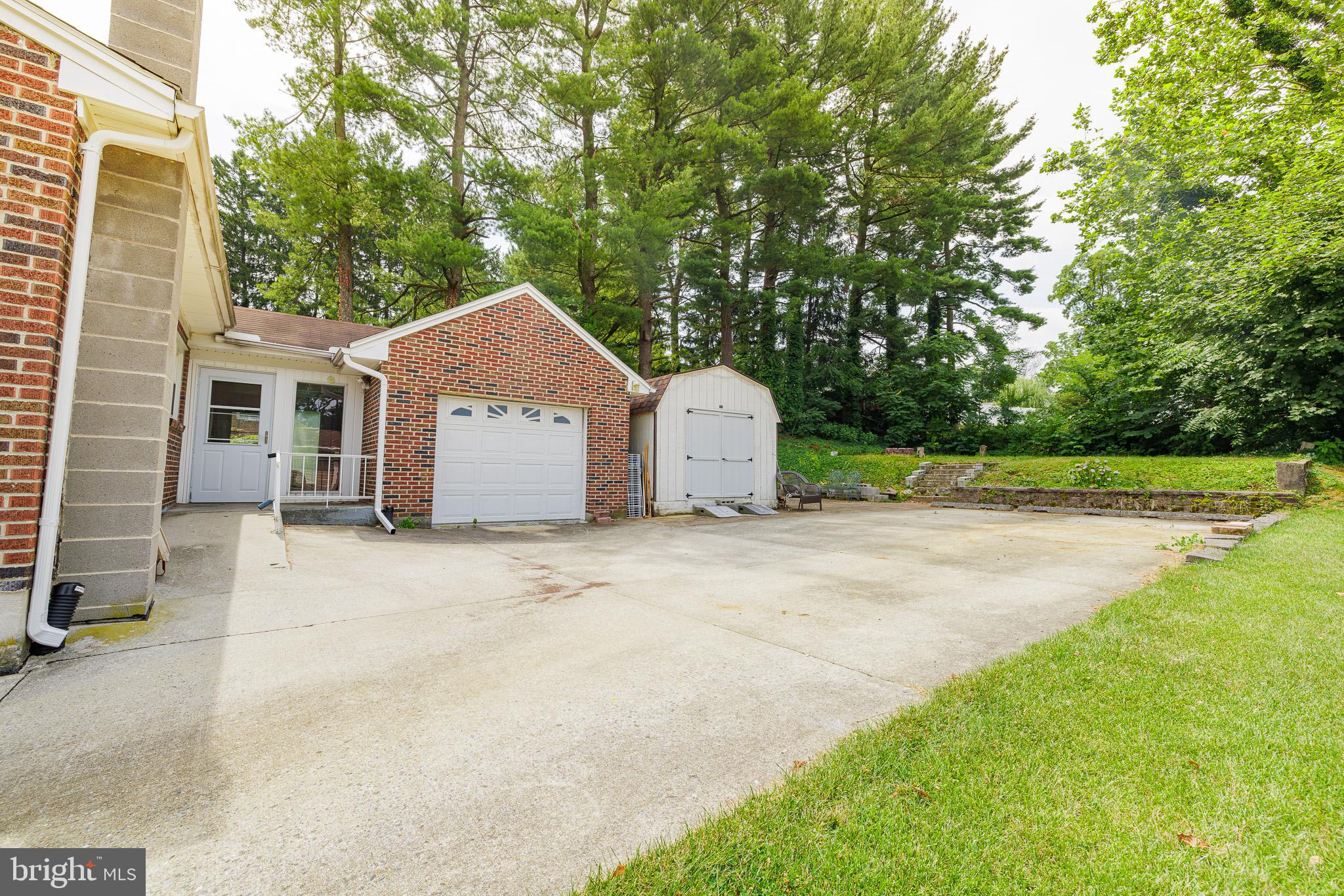 203 Hemlock Road Ephrata, PA 17522 - Photo 5 of 35 Gallery Image 5
