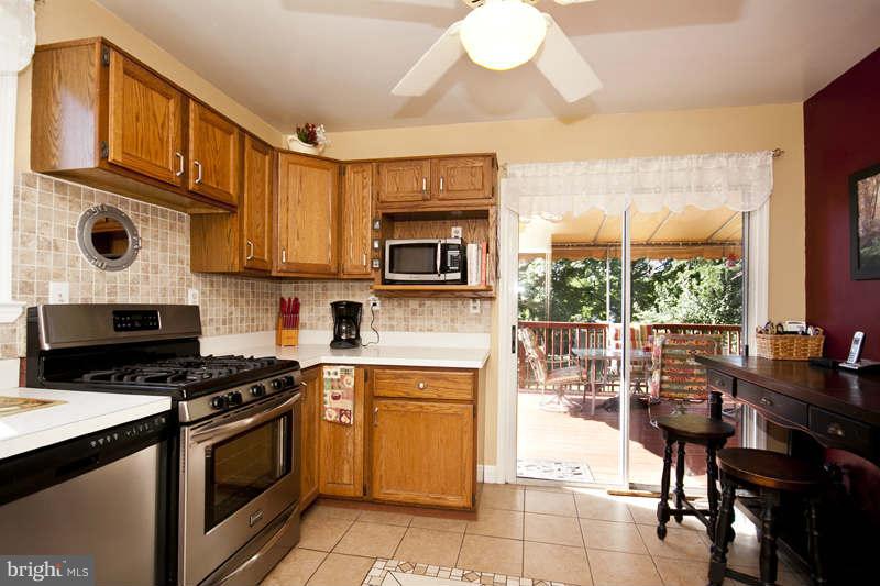 903 Overbrook Road Baltimore, MD 21239 - Photo 4 of 27 Kitchen with New Stainless Steel Appliances