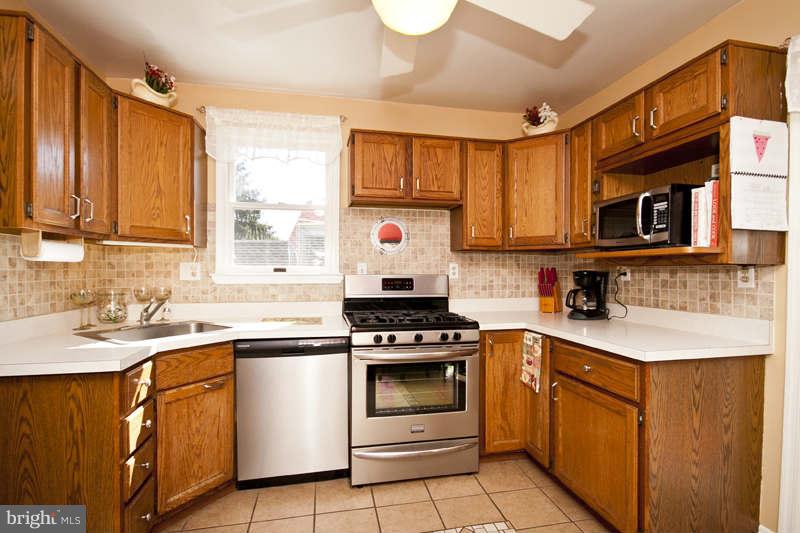 903 Overbrook Road Baltimore, MD 21239 - Photo 9 of 27 Updated Kitchen