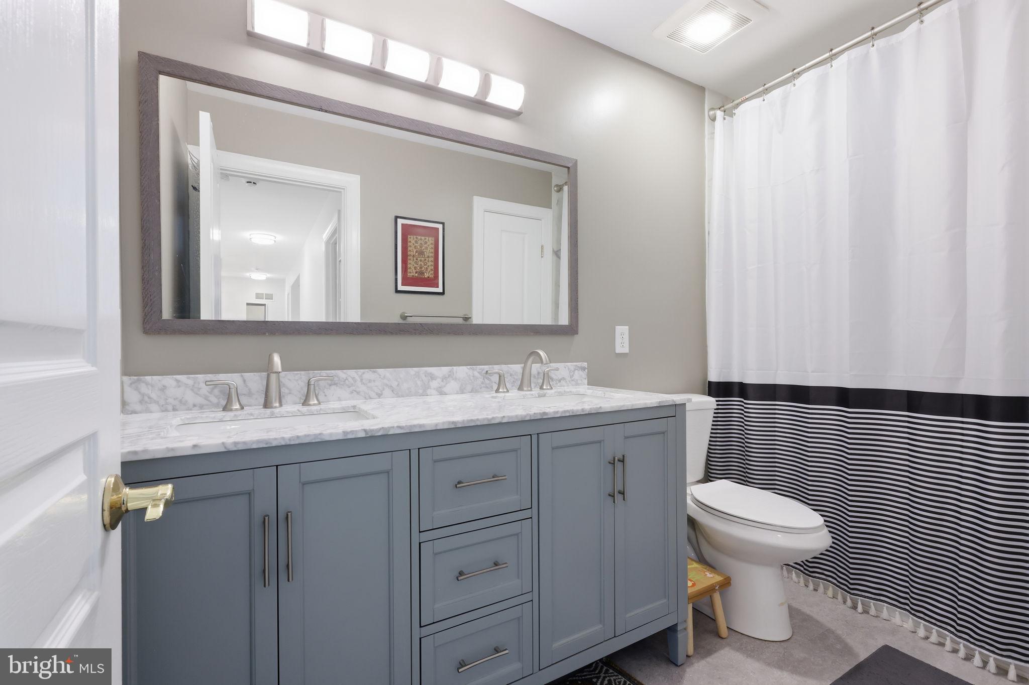12 Manor Road Newtown, PA 18940 - Photo 22 of 39 Full Hall Bathroom