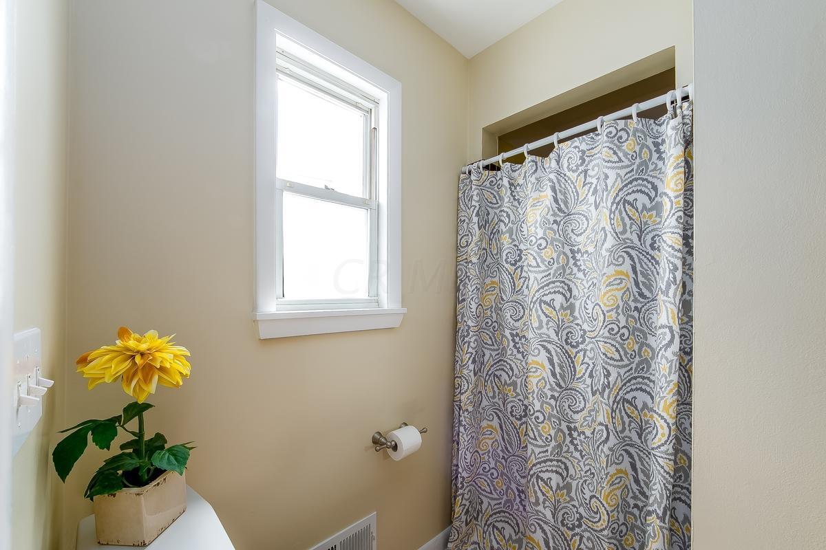 2606 Brandon Road Columbus, OH 43221 - Photo 15 of 34