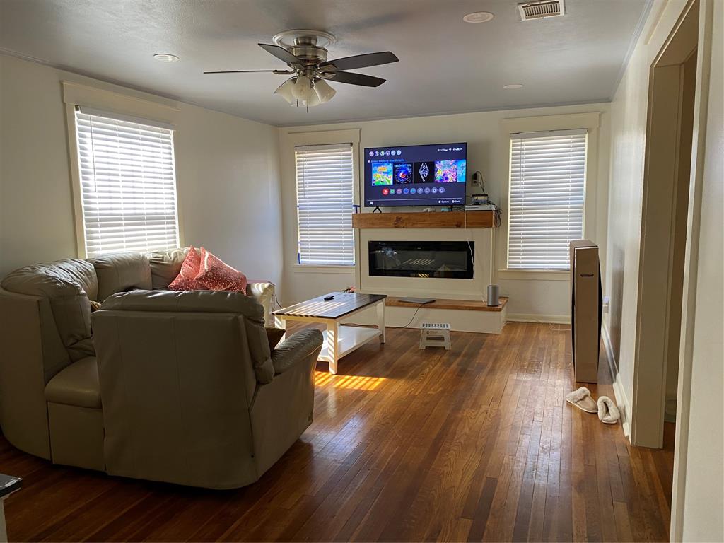 2802 Westover Road Shreveport, LA 71108 - Photo 14 of 33 a living room with furniture and a flat screen tv