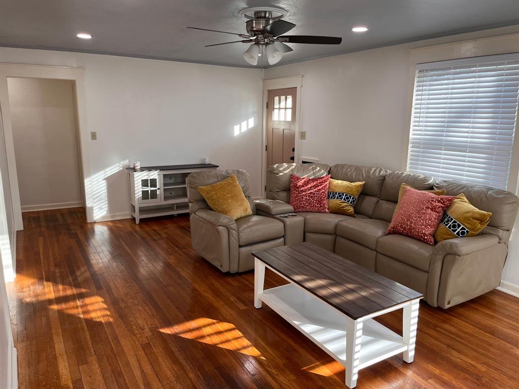 2802 Westover Road Shreveport, LA 71108 - Photo 16 of 33 a living room with furniture and a wooden floor