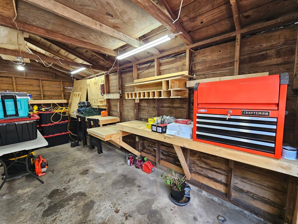 2802 Westover Road Shreveport, LA 71108 - Photo 28 of 33 a room with pool table and a rug