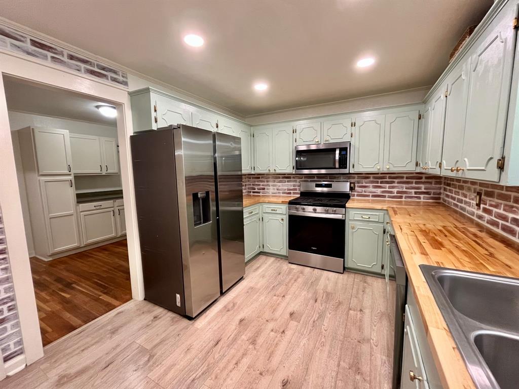 2802 Westover Road Shreveport, LA 71108 - Photo 3 of 33 a kitchen with granite countertop a refrigerator and a sink