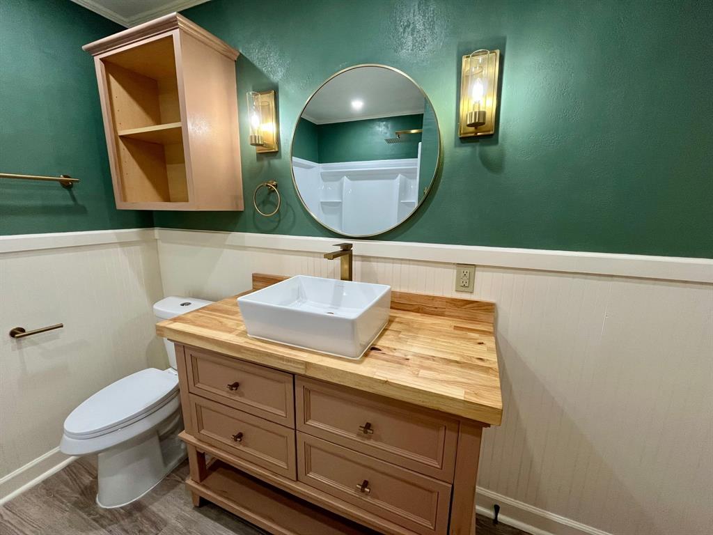 2802 Westover Road Shreveport, LA 71108 - Photo 10 of 33 a bathroom with a granite countertop toilet sink and mirror