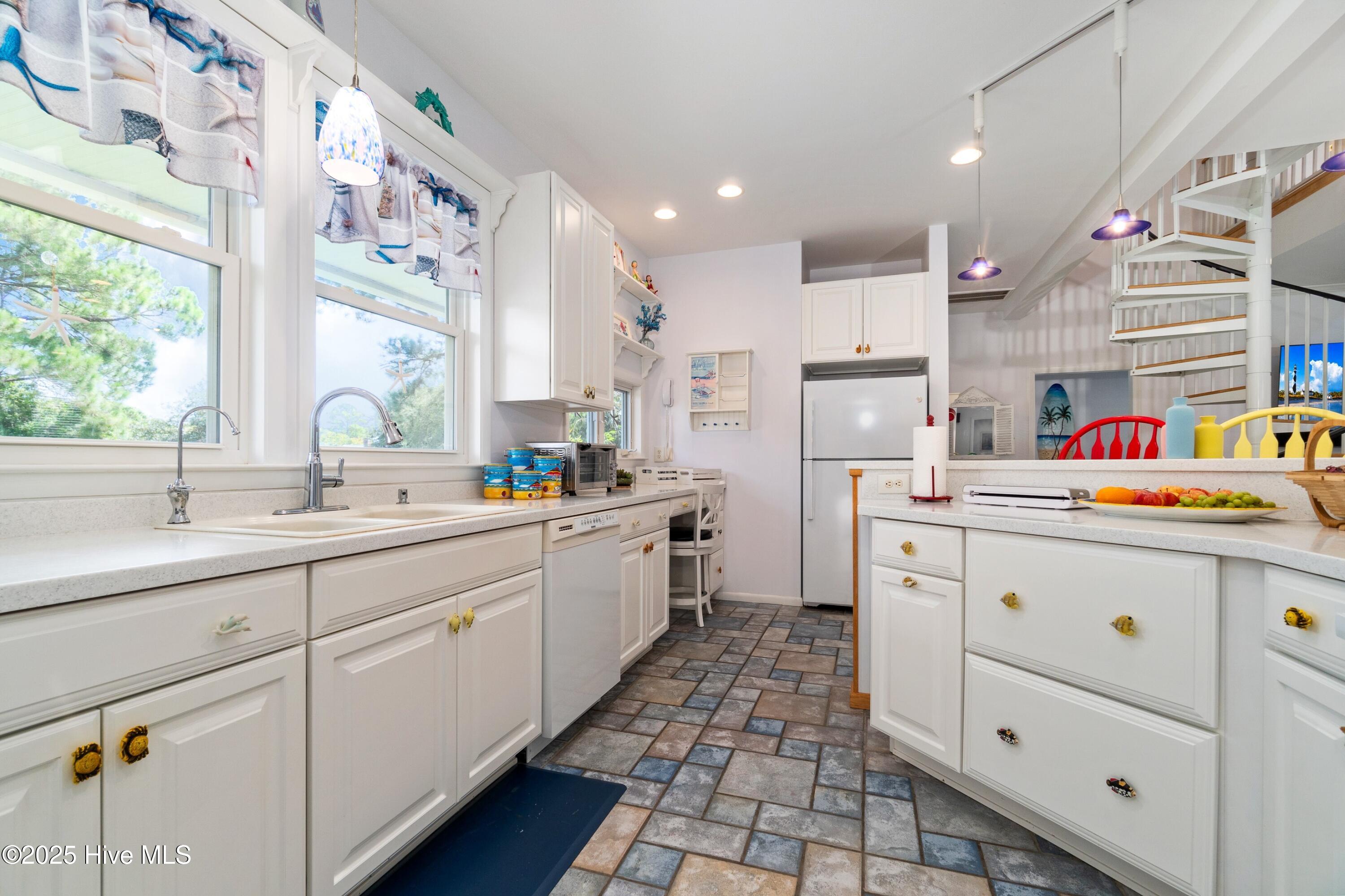 505 Ragan Road Oriental, NC 28571 - Photo 21 of 69 028_Kitchen