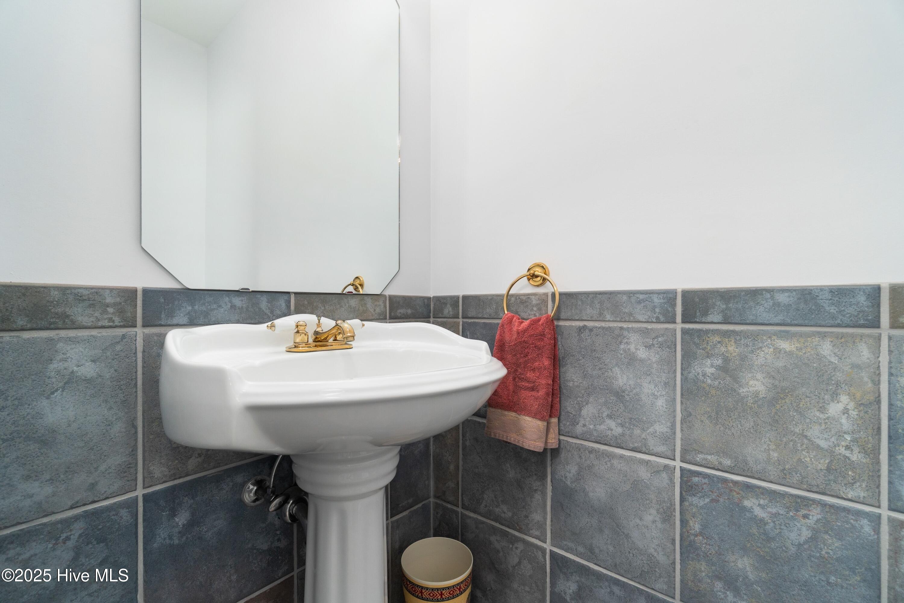 505 Ragan Road Oriental, NC 28571 - Photo 28 of 69 035_Half Bath