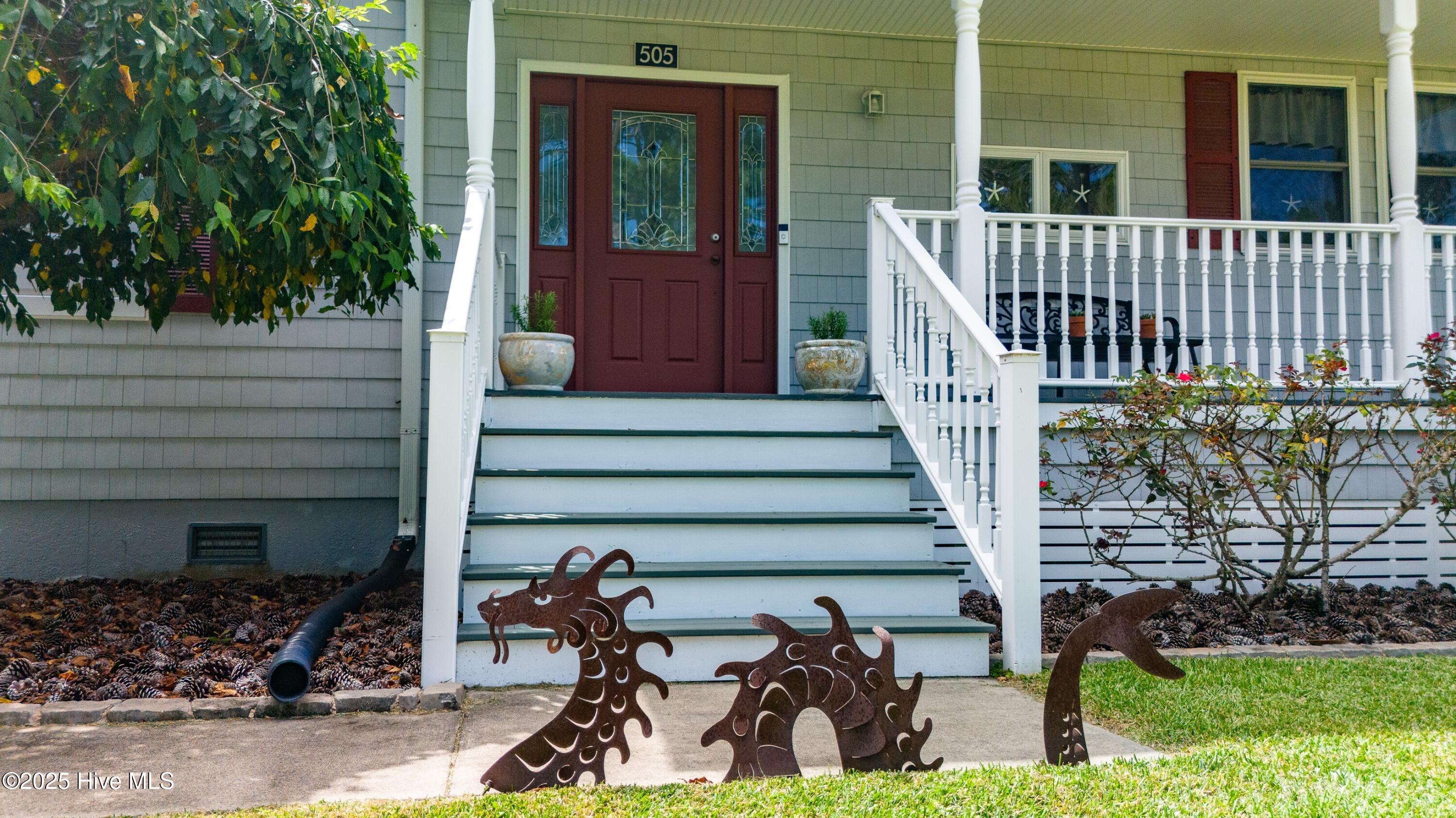 505 Ragan Road Oriental, NC 28571 - Photo 5 of 69 006_Front Entry