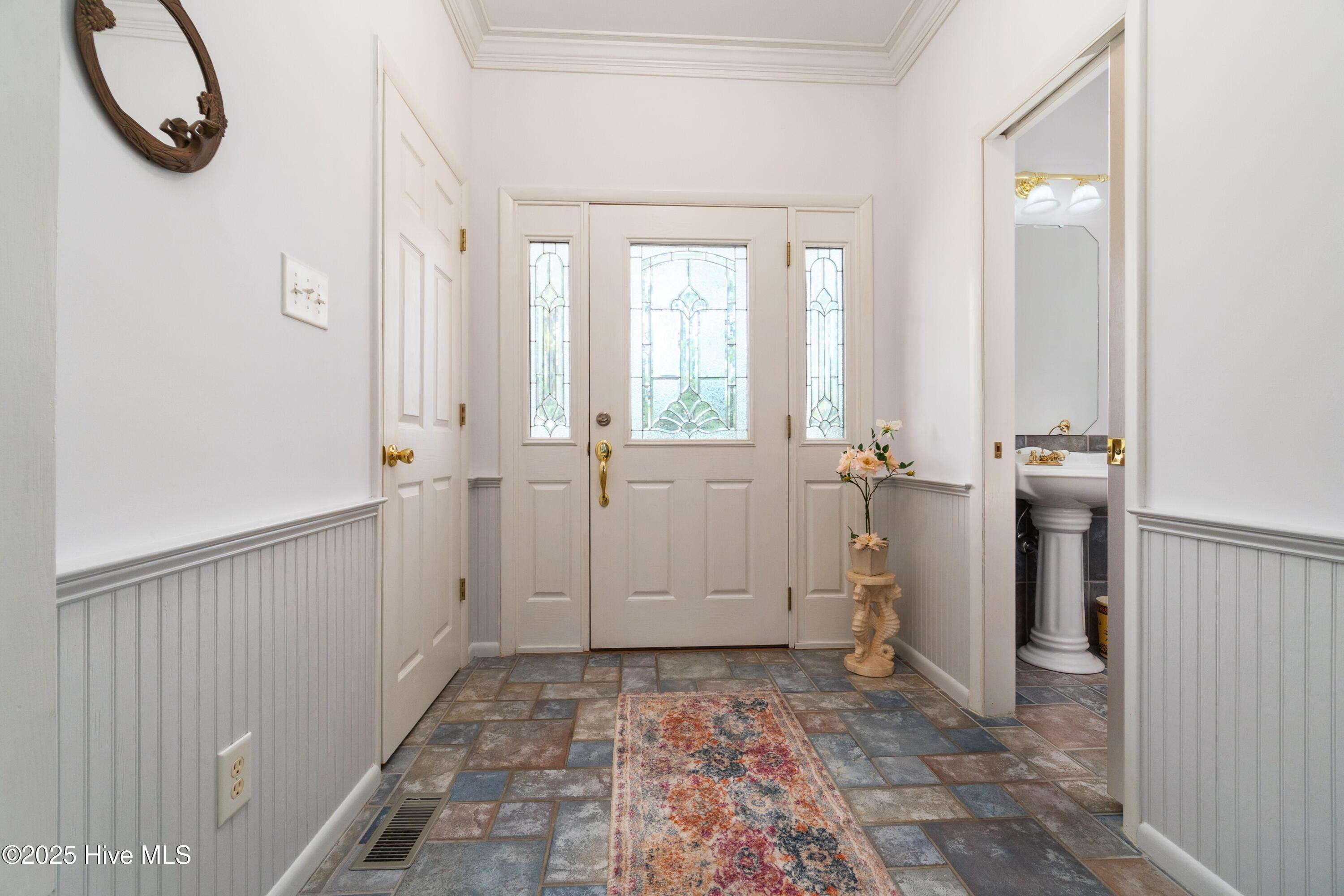 505 Ragan Road Oriental, NC 28571 - Photo 9 of 69 016_Front Entry