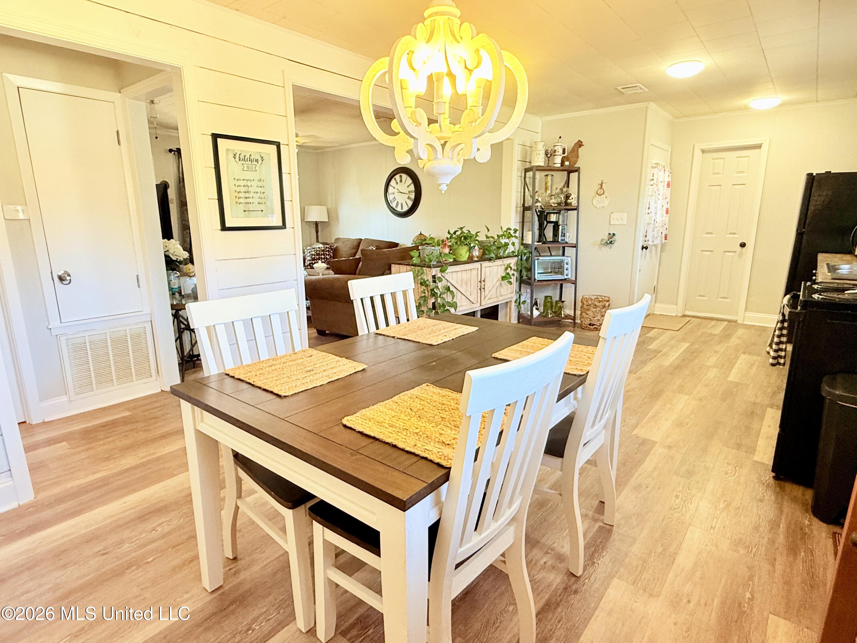 740 Robinson Road Grenada, MS 38901 - Photo 3 of 17 IMG_6171