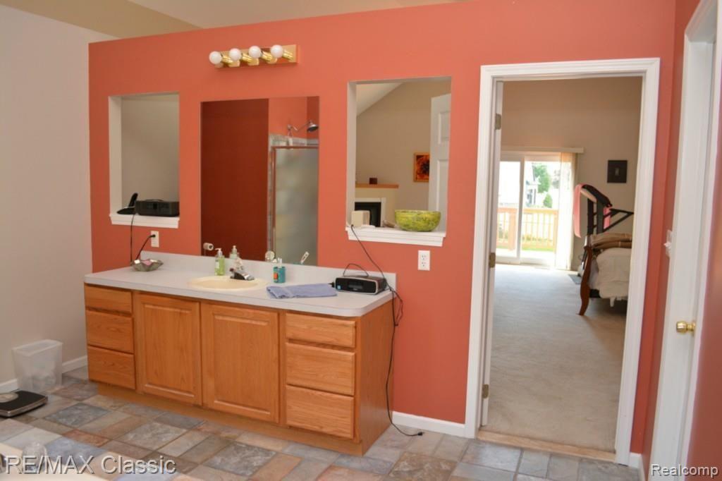 2821 Potter Road Wixom, MI 48393 - Photo 23 of 41 Master Bath 5.jpg