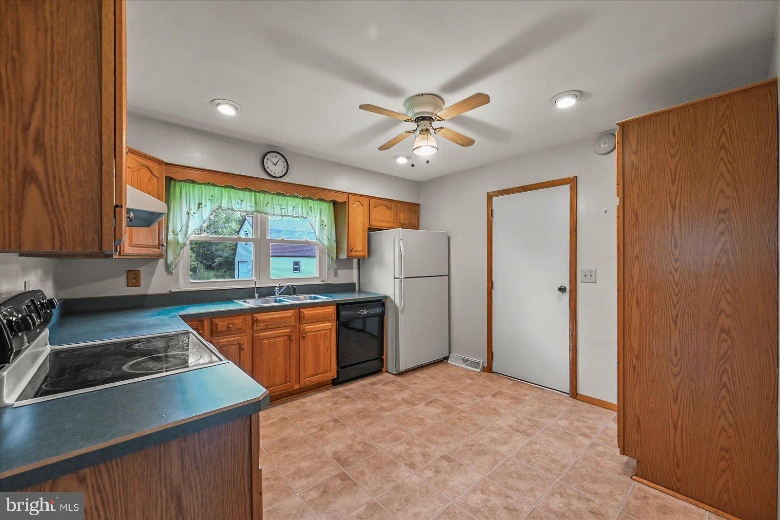 5581 Pinchtown Road Dover, PA 17315 - Photo 11 of 46 Gallery Image 11