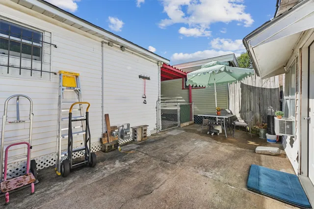 $200,000 | 1227 Common Park Drive, Houston, TX 77009