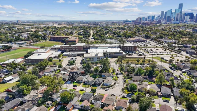 $200,000 | 1227 Common Park Drive, Houston, TX 77009