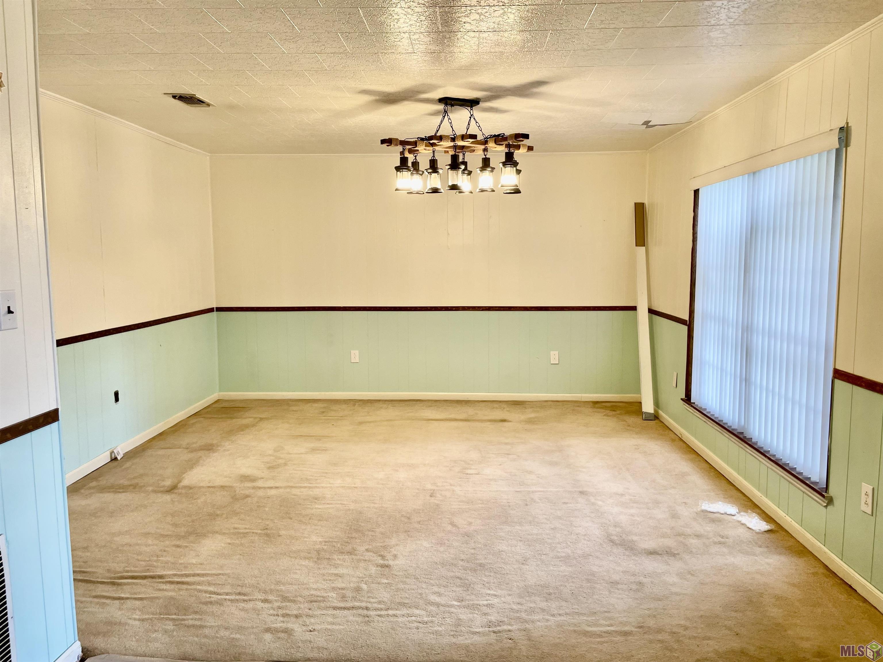 60 Kingsridge Loop Houma, LA 70363 - Photo 12 of 17 living room