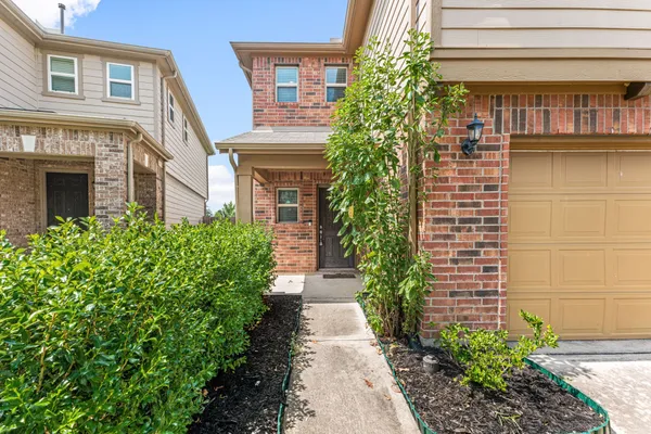 $270,000 | 16358 Oakside Hollow Lane, Houston, TX 77084