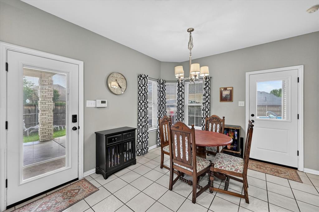 851 Bridle Path Burleson, TX 76028 - Photo 17 of 40