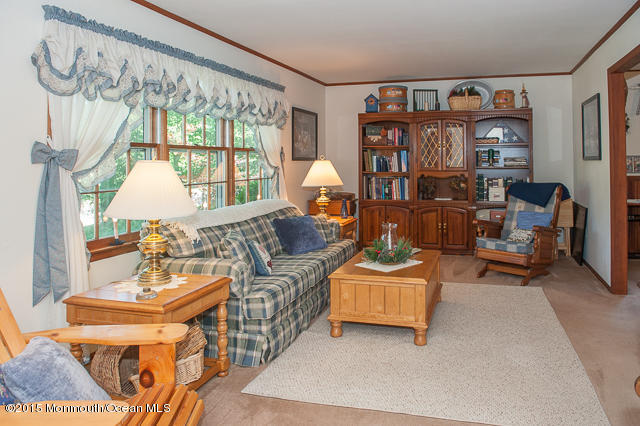 151 White Road Jackson, NJ 08527 - Photo 5 of 27 LIVING ROOM