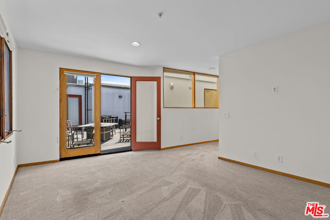 343 Rennie Avenue, Unit 7 Venice, CA 90291 - Photo 11 of 16 Gallery Image 11