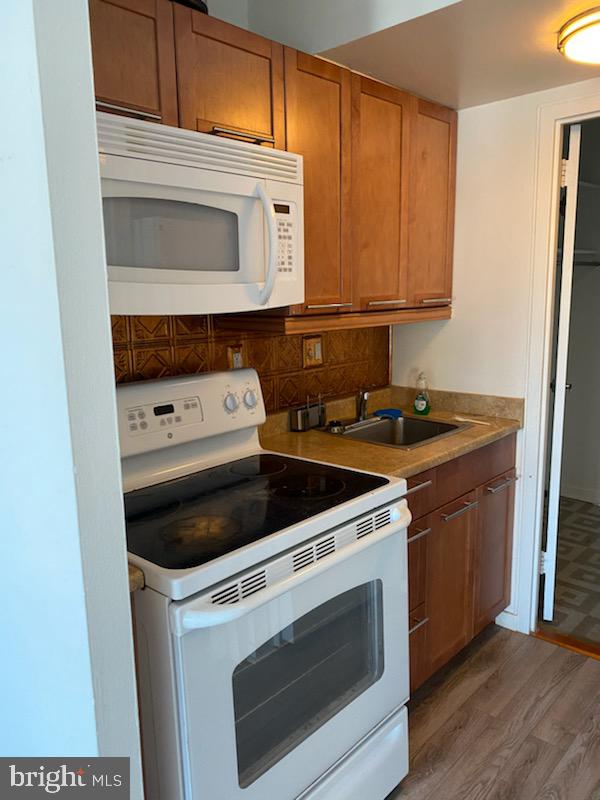 224-30 West Rittenhouse Square, Unit 815B Philadelphia, PA 19103 - Photo 3 of 16 a kitchen with a stove and a microwave