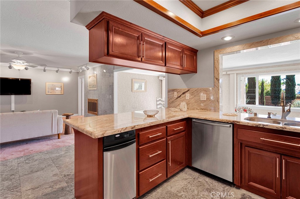 15033 Riverside Way Apple Valley, CA 92307 - Photo 13 of 55 Gallery Image 13