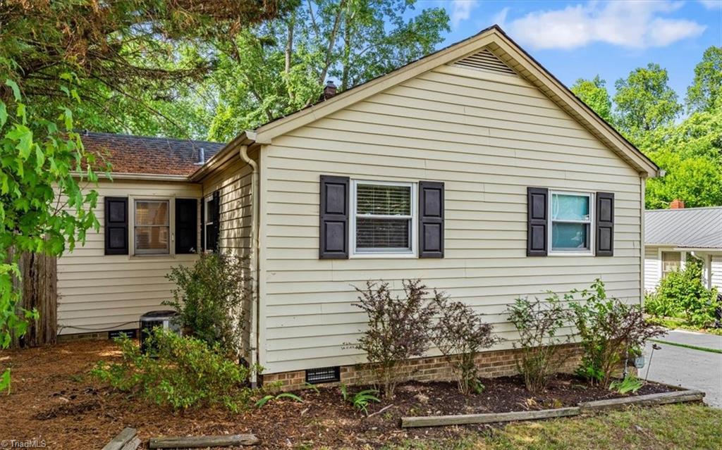 609 Hedrick Avenue High Point, NC 27262 - Photo 3 of 42