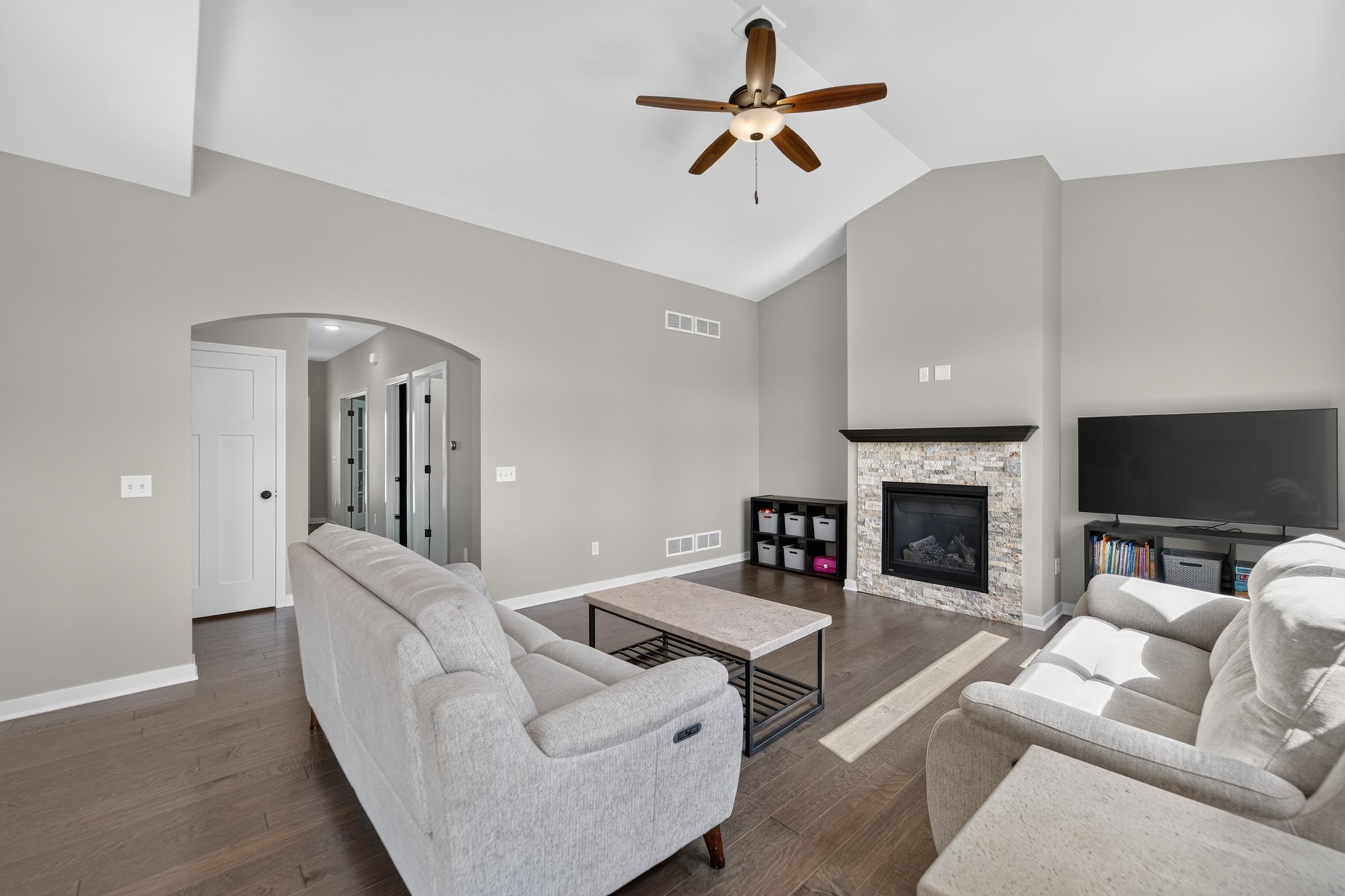299 Hallmark Way Sun Prairie, WI 53590 - Photo 6 of 35
