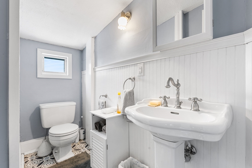 98 Pleasant Street Ayer, MA 01432 - Photo 25 of 39