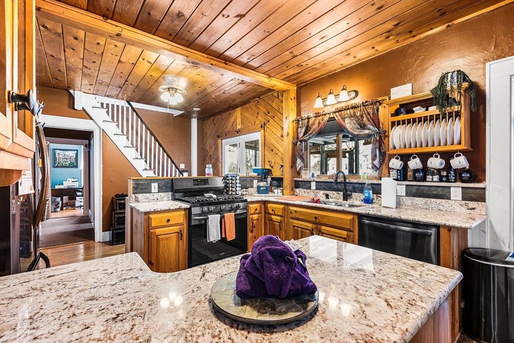 98 Pleasant Street Ayer, MA 01432 - Photo 3 of 39