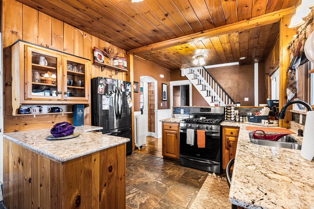 98 Pleasant Street Ayer, MA 01432 - Photo 6 of 39