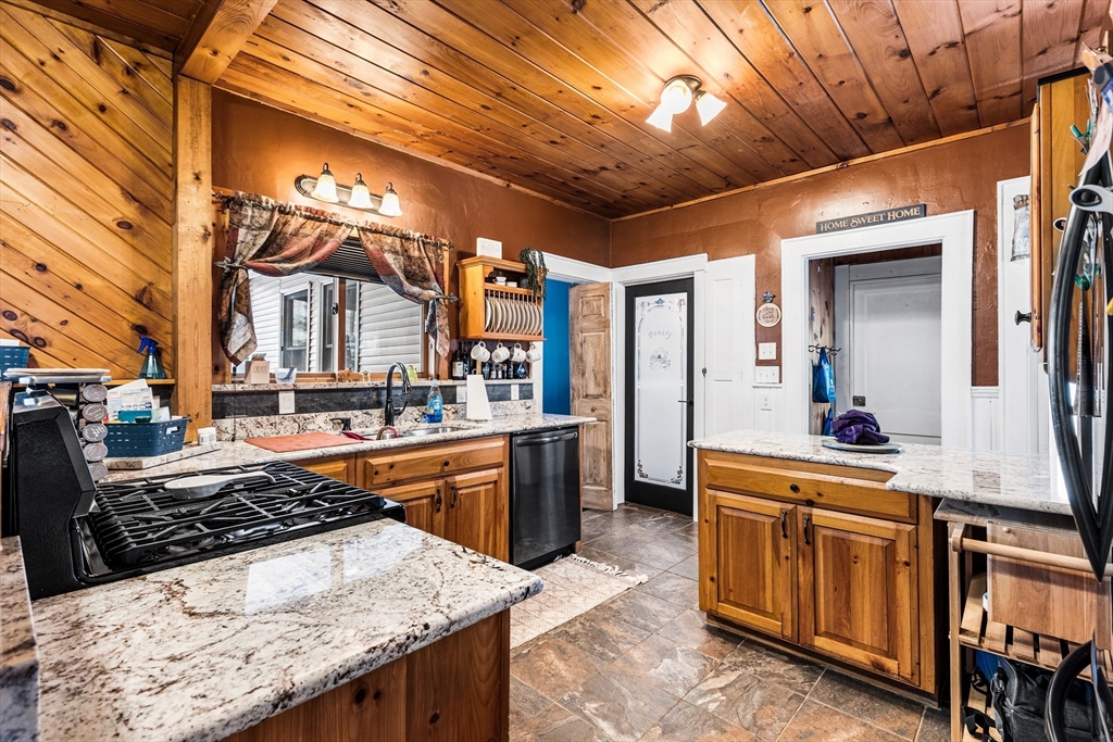 98 Pleasant Street Ayer, MA 01432 - Photo 8 of 39