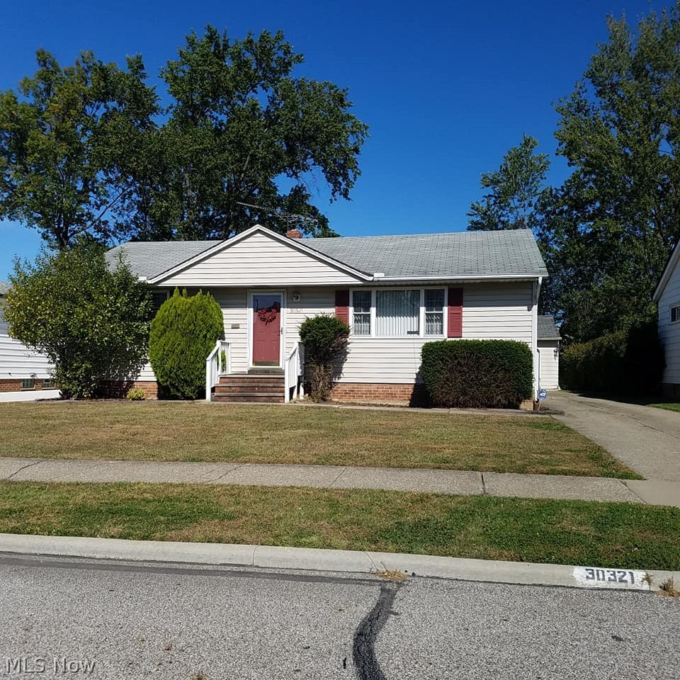 30321 Vineyard Road Willowick, OH 44095 - Photo 1 of 20