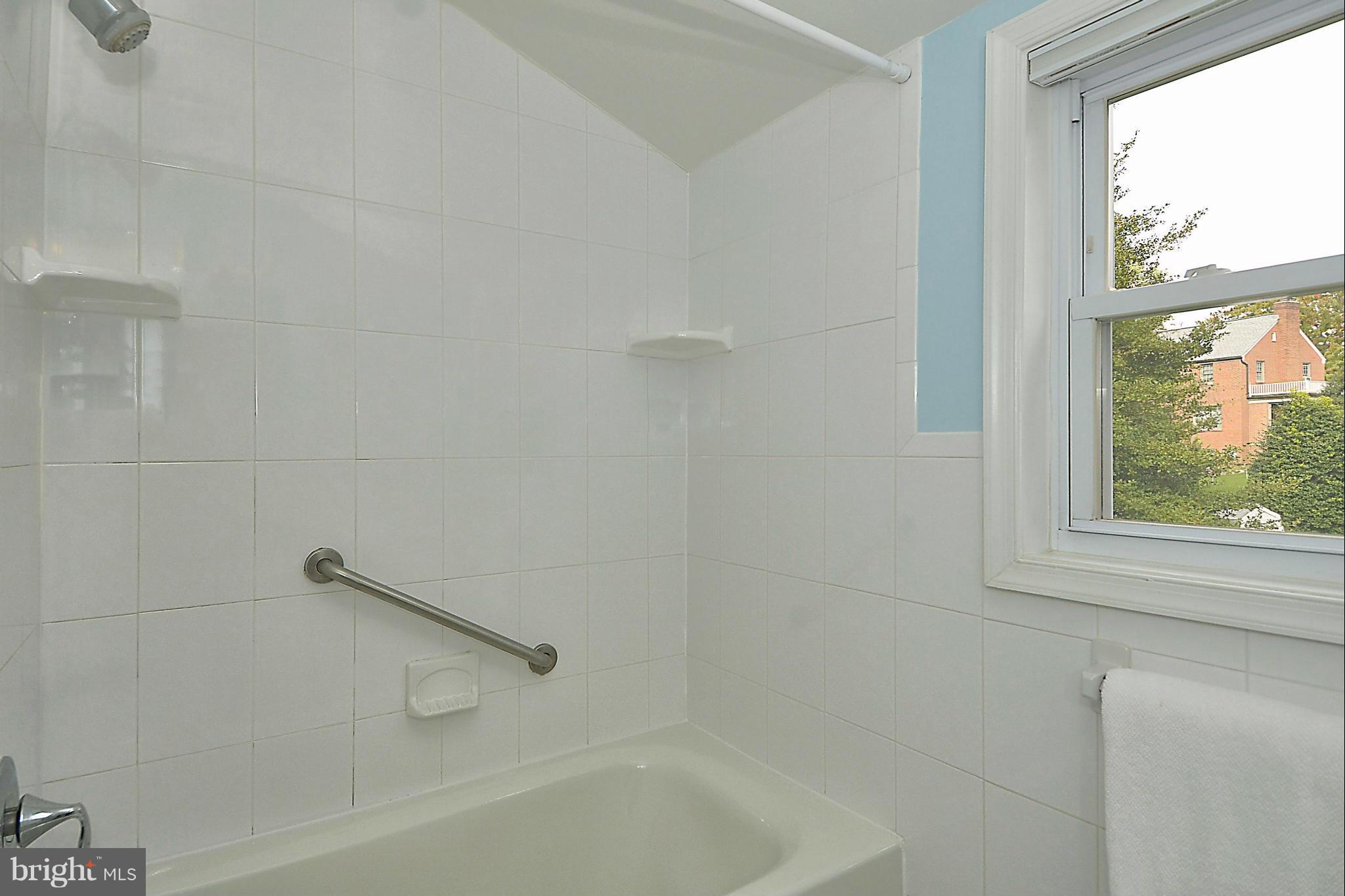 4623 Edgefield Road Bethesda, MD 20814 - Photo 14 of 26 Bath - Upper Level