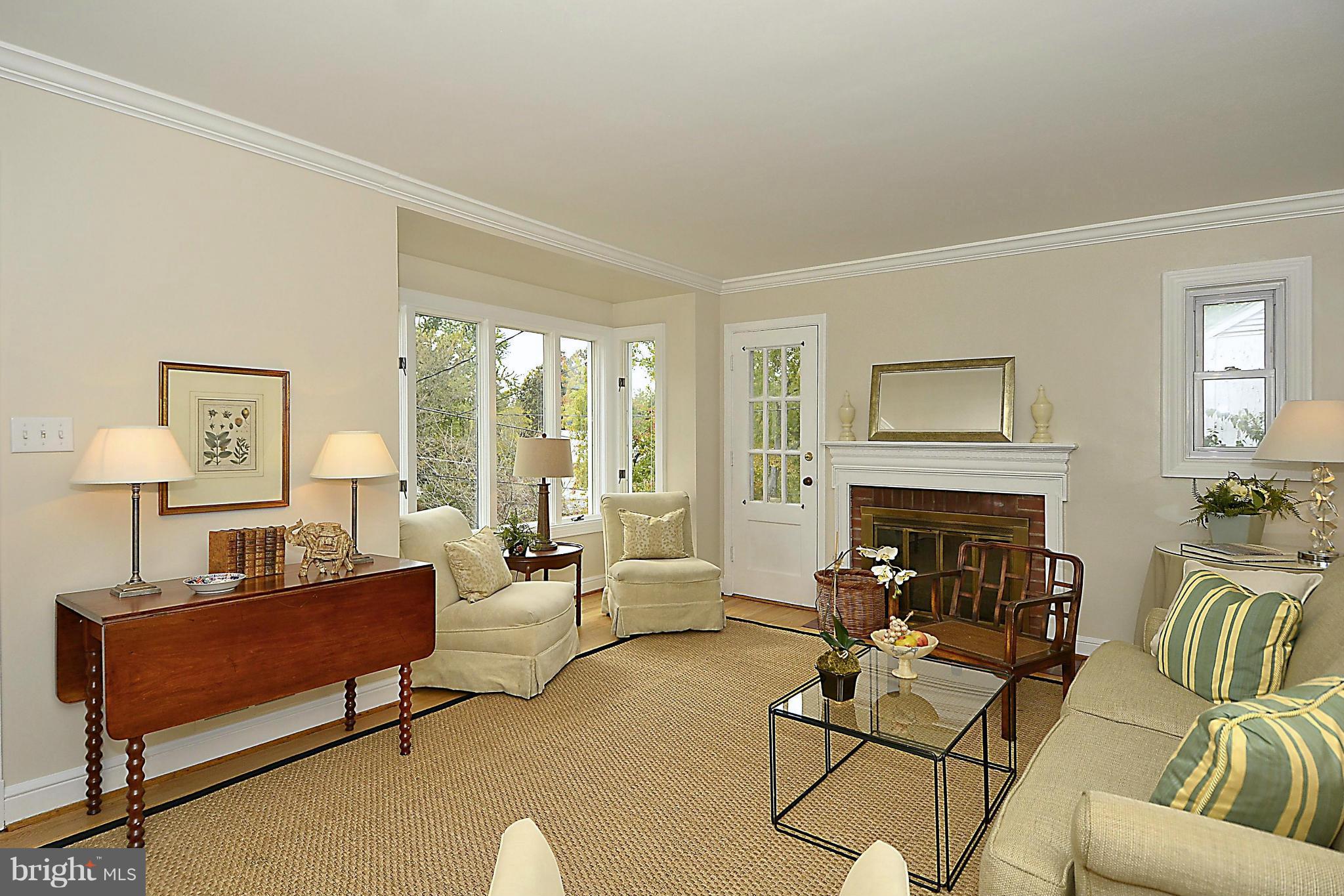 4623 Edgefield Road Bethesda, MD 20814 - Photo 4 of 26 Living Room