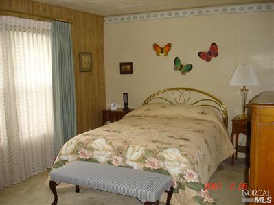1945 Piner Road, Unit 72 Santa Rosa, CA 95403 - Photo 4 of 6 a bedroom with a bed and a window