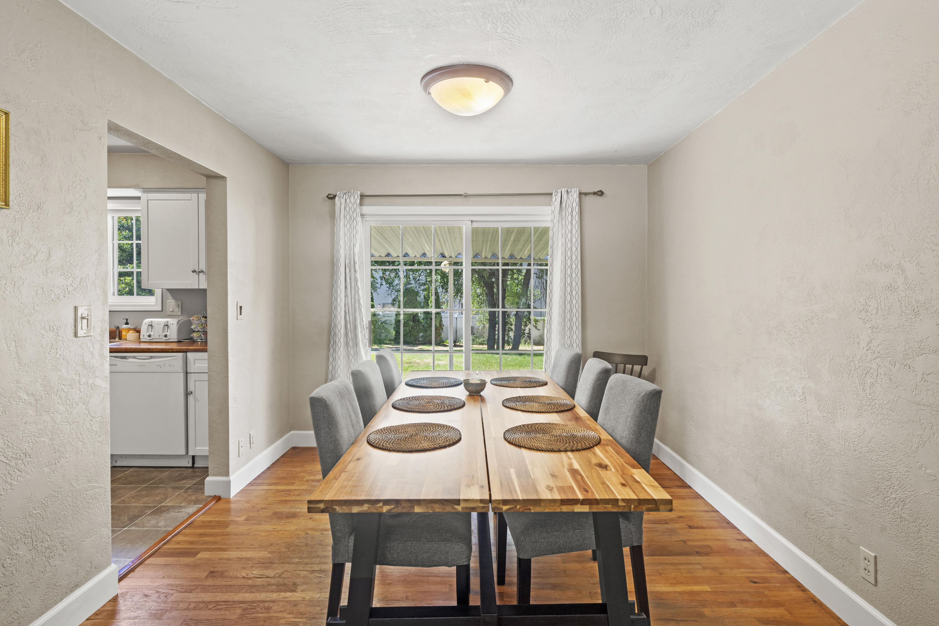 2116 Crestbrook Road Medford, OR 97504 - Photo 6 of 26 Dining room with slider to yard