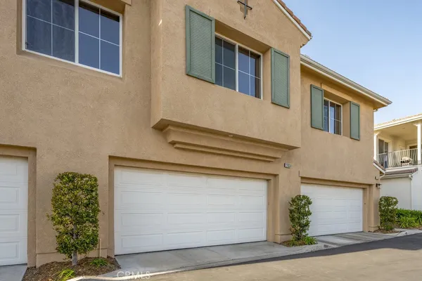 $728,000 | 27933 Sirani Court, Valencia, CA 91355