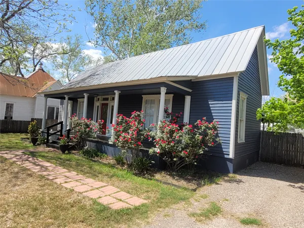 $1,500 | 403 Fawcett Street, Smithville, TX 78957