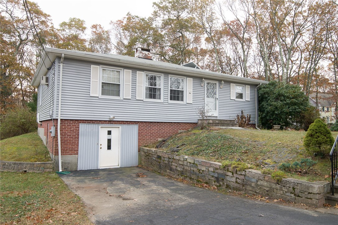 124 Angell Road Lincoln, RI 02865 - Photo 3 of 29 Gallery Image 3